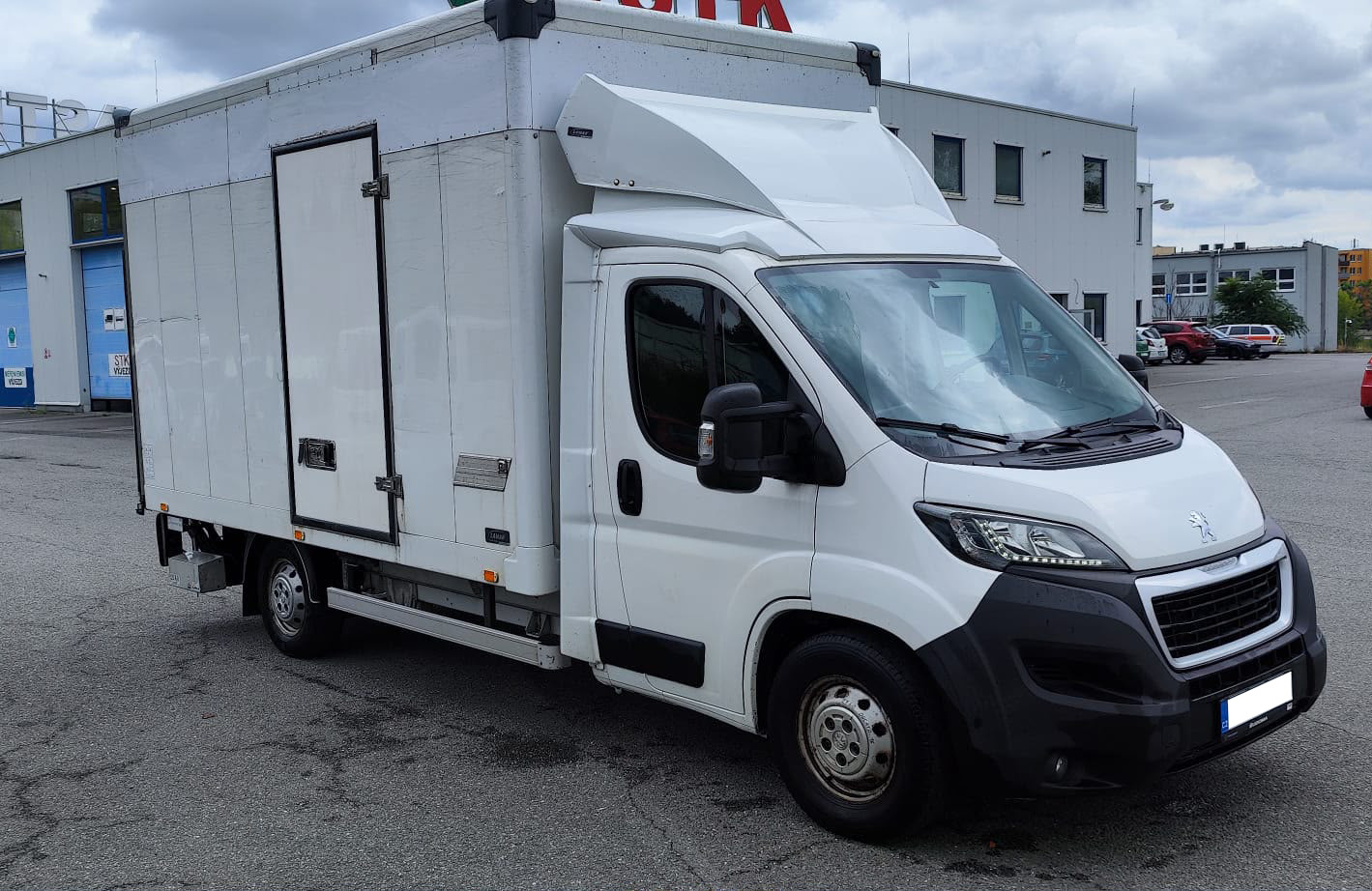 Peugeot skříňová dodávka s hydraulickým čelem